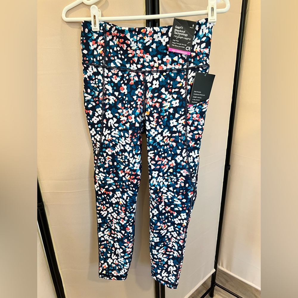 NEW GAPFit LEGGINGS Sz Small-NEW WITH TAGS-Pockets,High Compression
